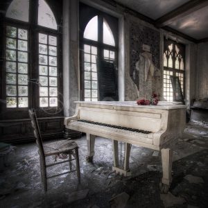 Daanoe_The Piano_Castle, France_19.75x19.75